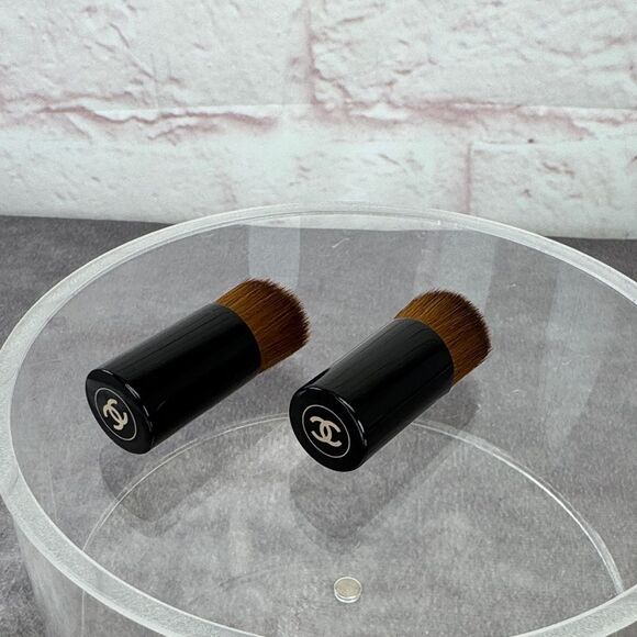 CHANEL Les Beiges Complexion Small Brushes - Picture 1 of 4